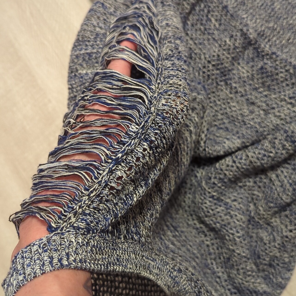 Iro sweater with distressed open arms - Picture 3 of 5